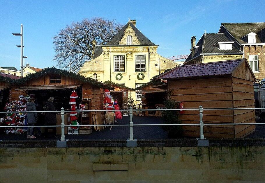 Kerstmarkt in Valkenburg extra beveiligd door verhoogd dreigingsniveau / Foto: "Valkenburg, Kerstmarkt 2015" door Kleon3