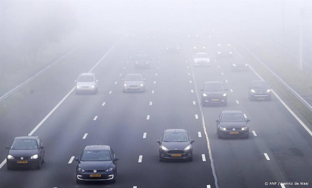 dichte mist op snelweg