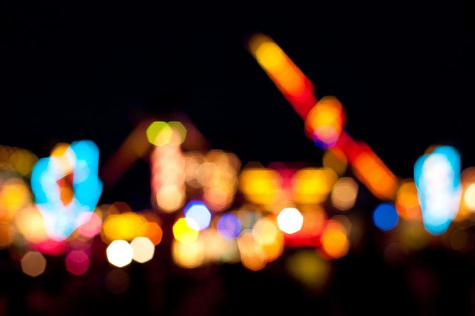 Kermisorganisatie komt erachter waarom de omzet tegenviel / Foto: "Kermis Bokeh" door Niek Beck