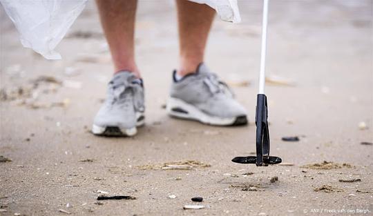 Vrijwilligers halen ruim 6000 kilo afval en 27.854 peuken van strand 