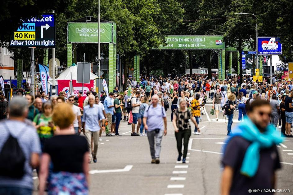 'Burgerwacht' controleert lopers Vierdaagse op legertekens Israël