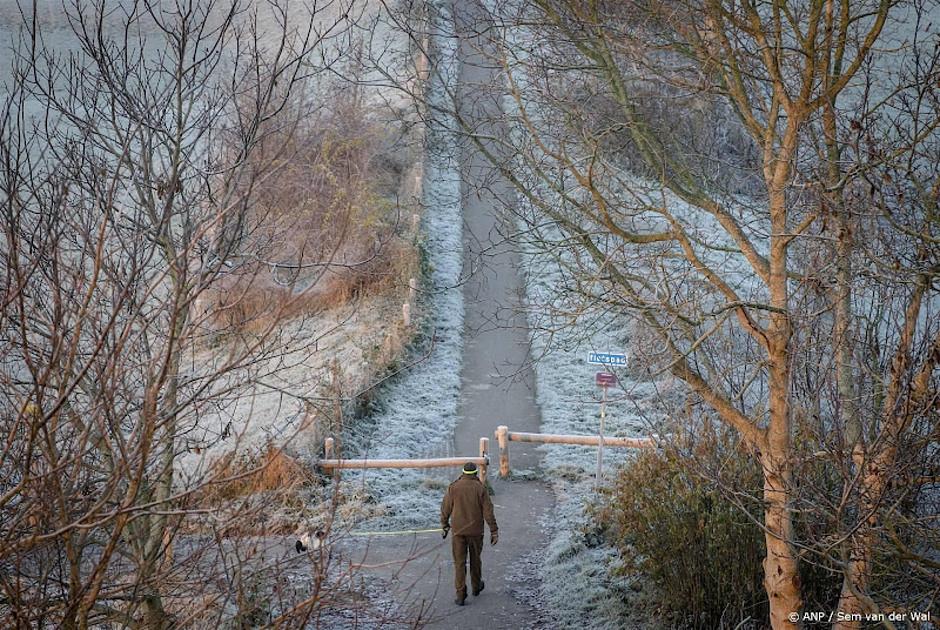 besneeuwd en vorstig pad bod