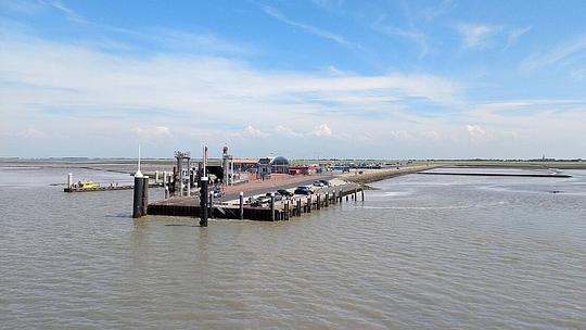 Mogelijk verplaatst veerhaven Holwert naar Ferwert, natuurclubs niet positief / foto: "Pier Holwerd" door lwd-fotograaf