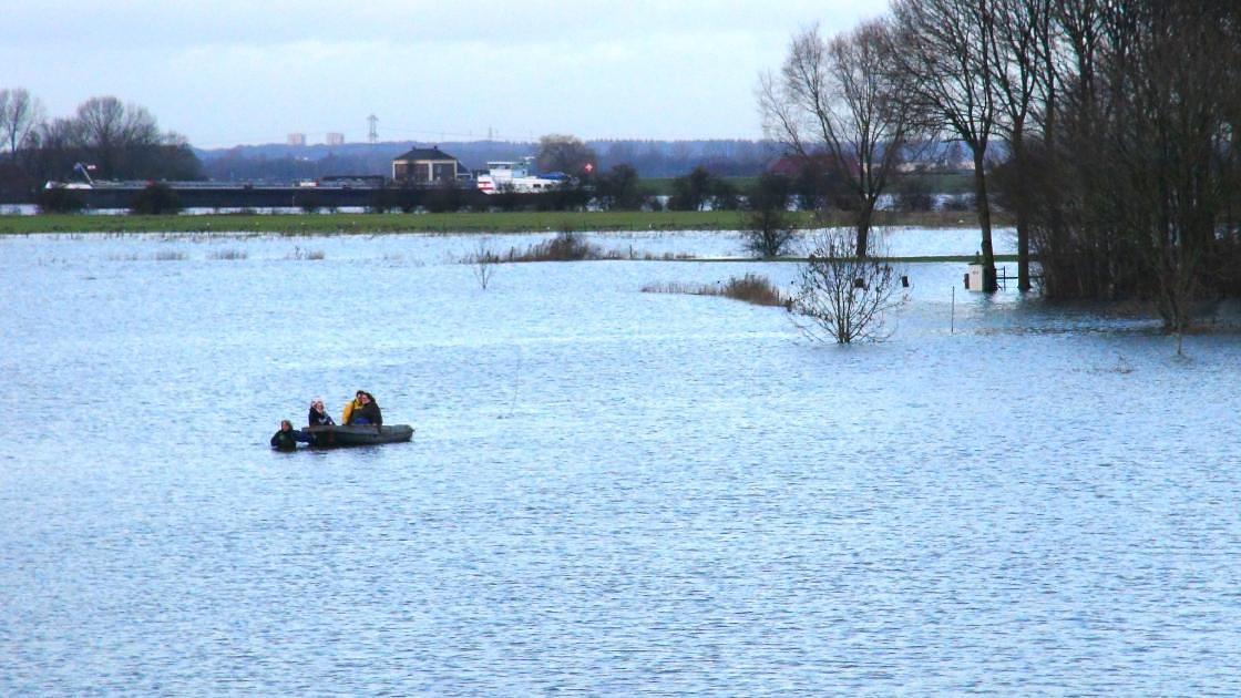 Campings langs Waal ontruimd vanwege hoogwater / Foto: "DSC00227" door cquarles