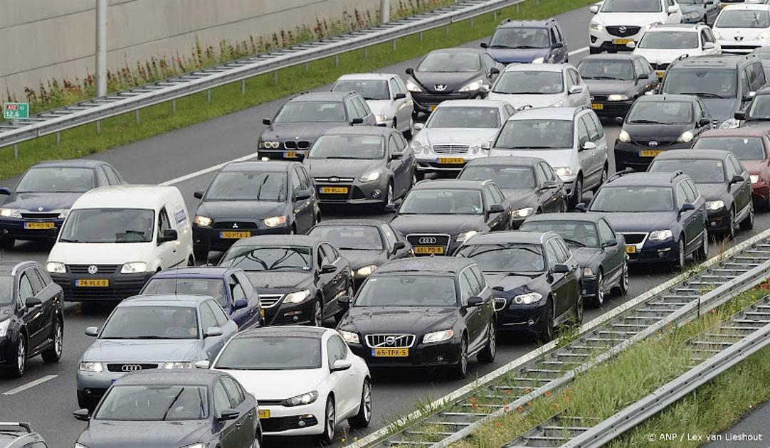 ANWB meldt al file bij Arnhem naar Duitsland door grenscontroles