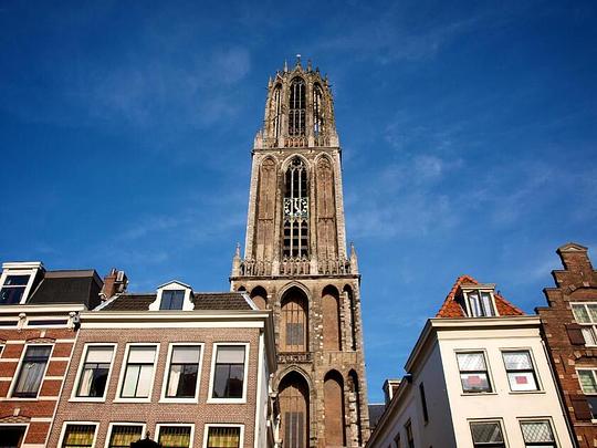 De afgeschoren baard van de Domtoren is straks weer terug / Foto: E. Dronkert "Domtoren vanaf de Maartensbrug"