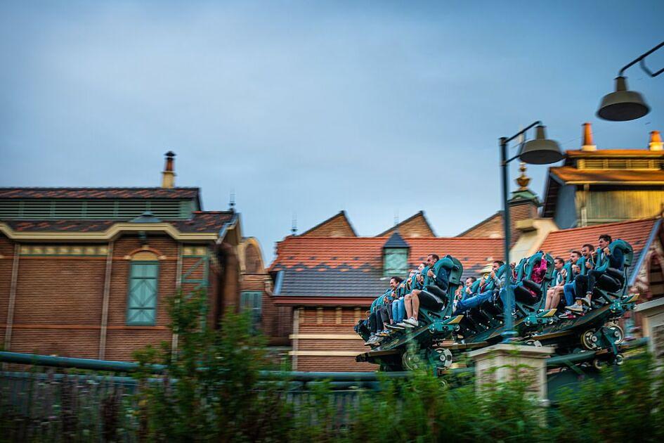 Efteling maant maakster van gepersonaliseerde Efteling-schoenen om materiaal offline te halen