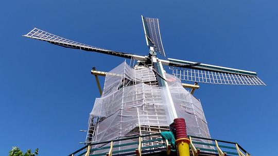 Zuid-Holland verstrekt 3,55 miljoen euro voor restauratie rijksmonumenten / Foto: "Renovatie Molens de Arend en de Hoop - Zuidland - Abbenbroek - 2018-06-20" door Roel van Deursen