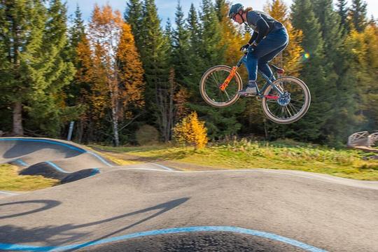 ‘Pumptrack’ wint aan populariteit in Zwolle / Foto:"Brage Vestavik sykler pumptrack i GT Bikepark" door Frederik Otterstad