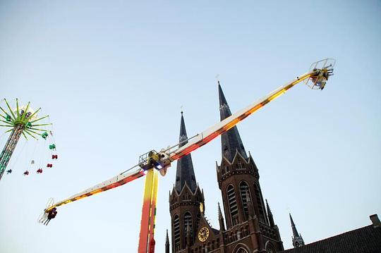 Onderdelen attractie Tilburgse Kermis gestolen, 10.000 voor gouden tip / Foto: "Tilburg, Kermis" door mi chiel