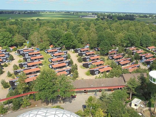 Vakantiegasten Slagharen kunnen geen avondwandelingen meer maken over het terrein / Foto: "Vakantiepark Slagharen, huisjes" door Druyts.t