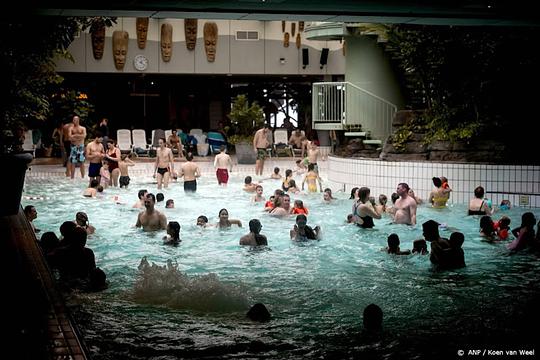 Binnenzwembaden druk bezocht vanwege slecht zomerweer