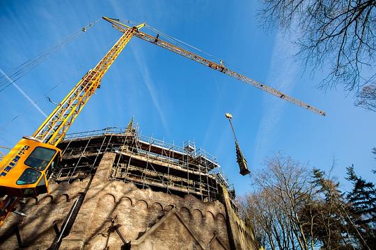 Mijlpaal nieuwe attractie Efteling: hoogste punt Danse Macabre bereikt 