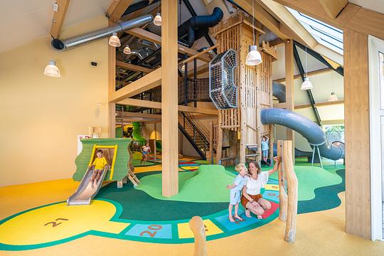 Kinderen én ouders kunnen genieten van de nieuwe Landal indoorspeelboerderij