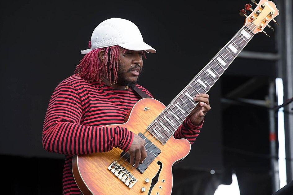 Laatste namen voor Lowlands bekend / Foto: "Thundercat performing at Sydney City Limits 2018" door Bruce from Sydney, Australia