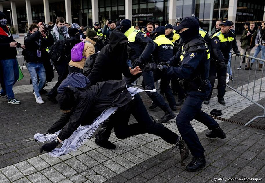 aanhoudingen politie betoog wapenbeurs