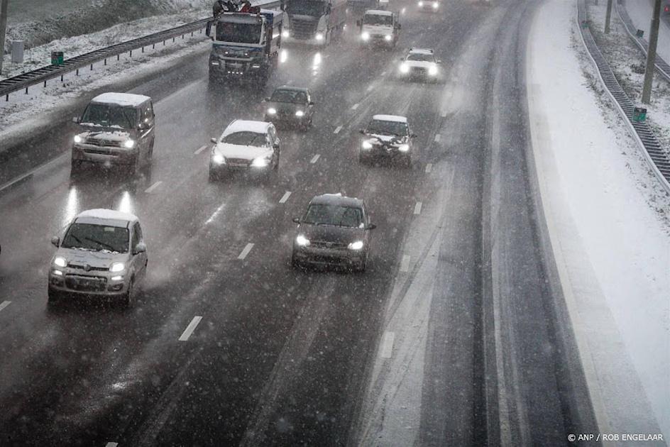 sneeuw op snelweg