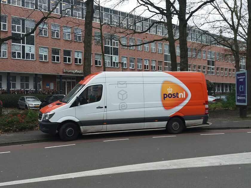 PostNL wil miljoenen besparen en gaat brievenbussen overdag leeghalen 