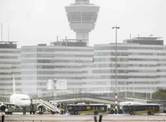 Ook beveiligers staken spontaan op Schiphol