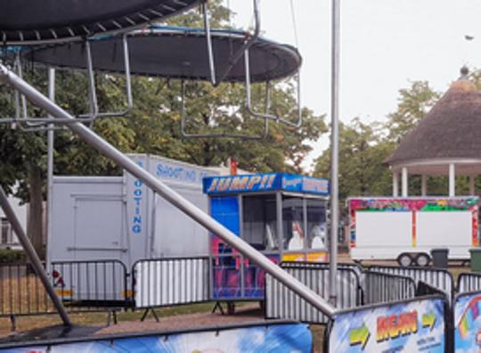 Gemeente weert omgekeerde vlaggen op Brabantse kermis 