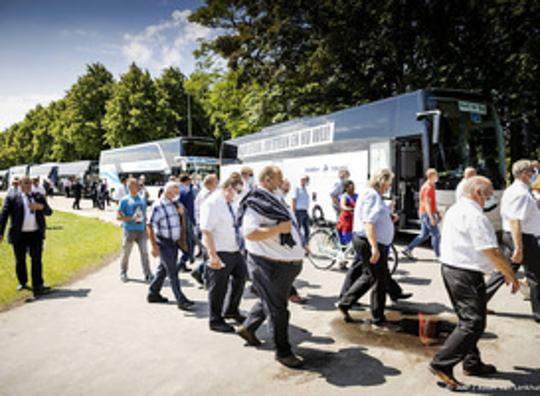 FNV kondigt stakingen werknemers touringcarbedrijven aan