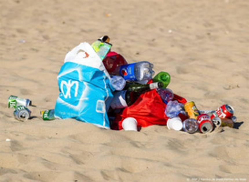 Vrijwilligers ontdoen stranden van 5500 kilo afval