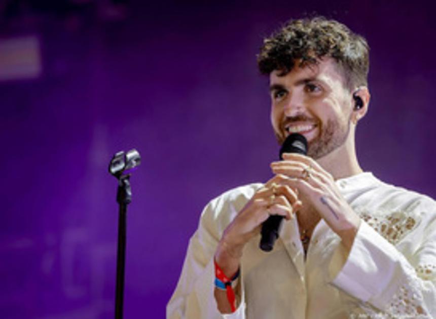 Duncan Laurence treedt op tijdens finale Eurovisie Songfestival