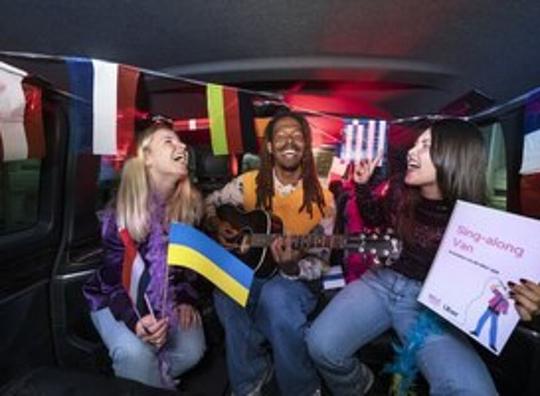 Uber introduceert een muzikale Sing-along Van met Jeangu Macrooy 