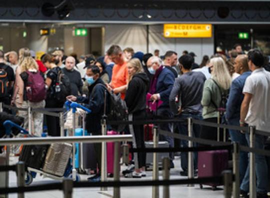 Schiphol staat een druk pinksterweekend te wachten