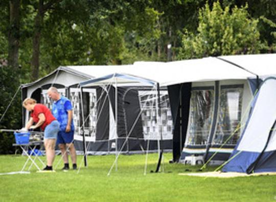 Volgepakte campings en vakantieparken tijdens zonnige Hemelvaart