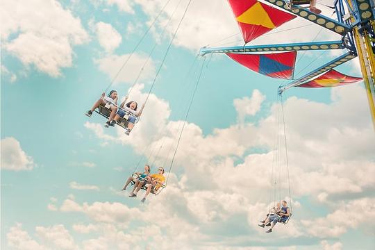 Tien mensen in IJsselstein vast in zweefmolen; koud op 30 meter hoog