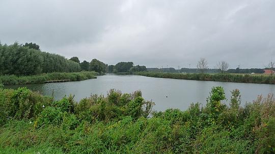 Zuid-Holland investeert in extra bos voor twee recreatiegebieden / Foto: "Bernisse bij Abbenbroek richting Heenvliet" door JopkeB