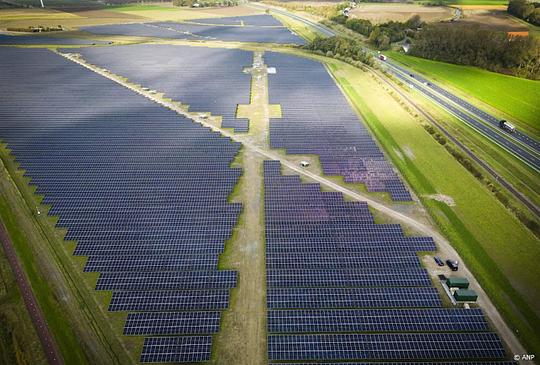 zonnepanelen veld