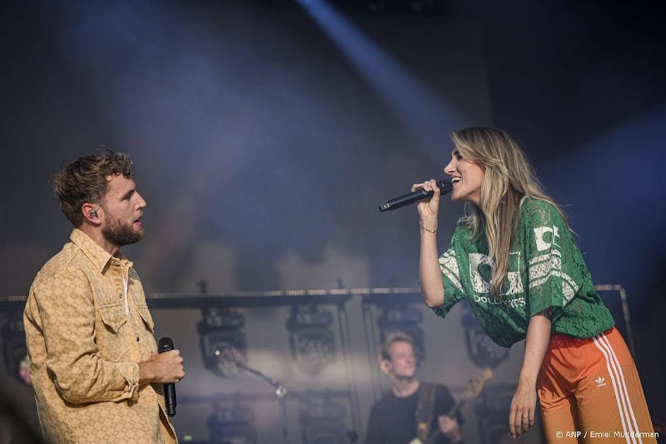 Bezoekers Appelpop en Smeerboel houden het droog, wel fris