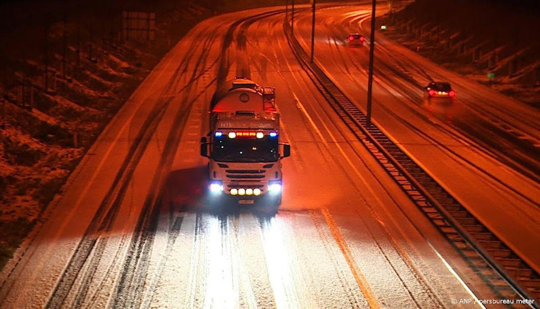 snelweg sneeuw