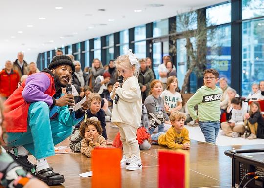 Speciale voorstelling voor blinde en slechtziende kinderen tijdens Haags Festival de Betovering / Foto: Robin Butter